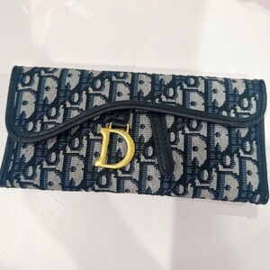 Women’s long wallet